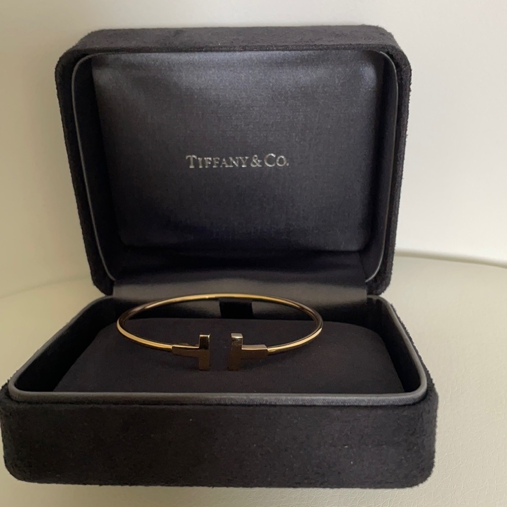 Tiffany T wire Bracelet in 18 K rose gold